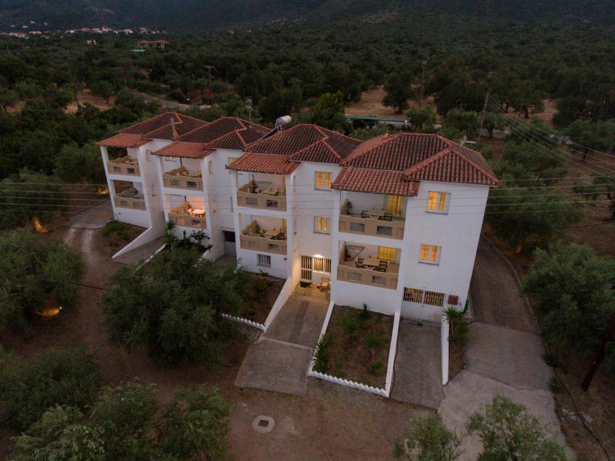 Aparthotel Elaionas Leonídion Exterior foto